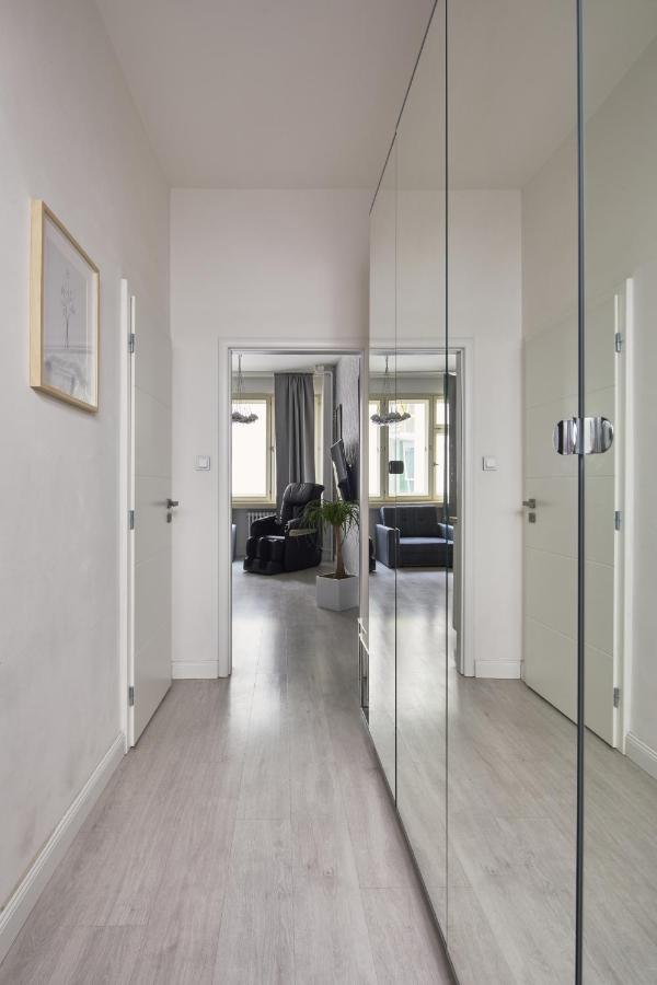 Sleek Near Wenceslas Square By Days Apartmán Prague